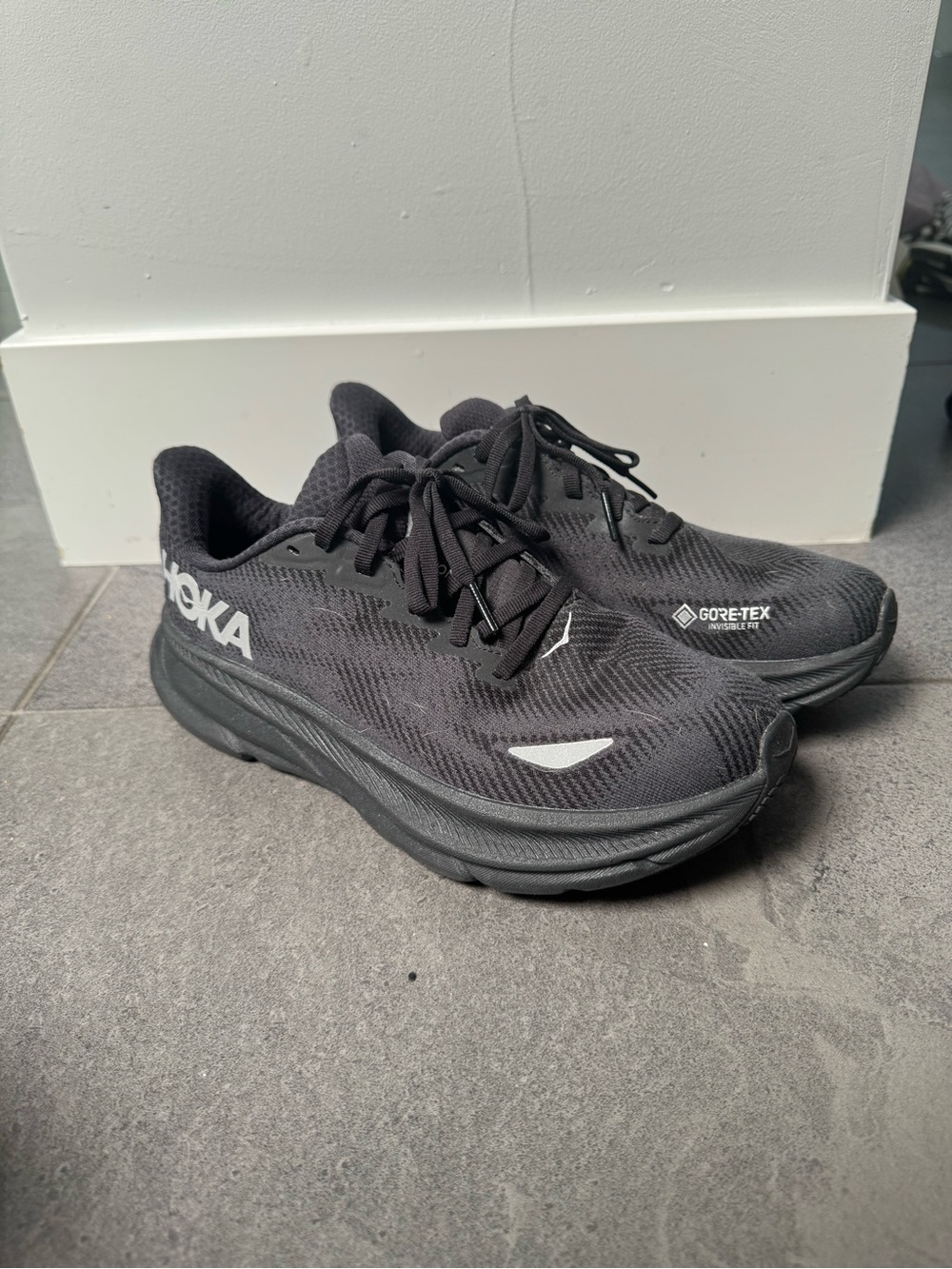 Hoka women’s black Clifton 9 GTX
